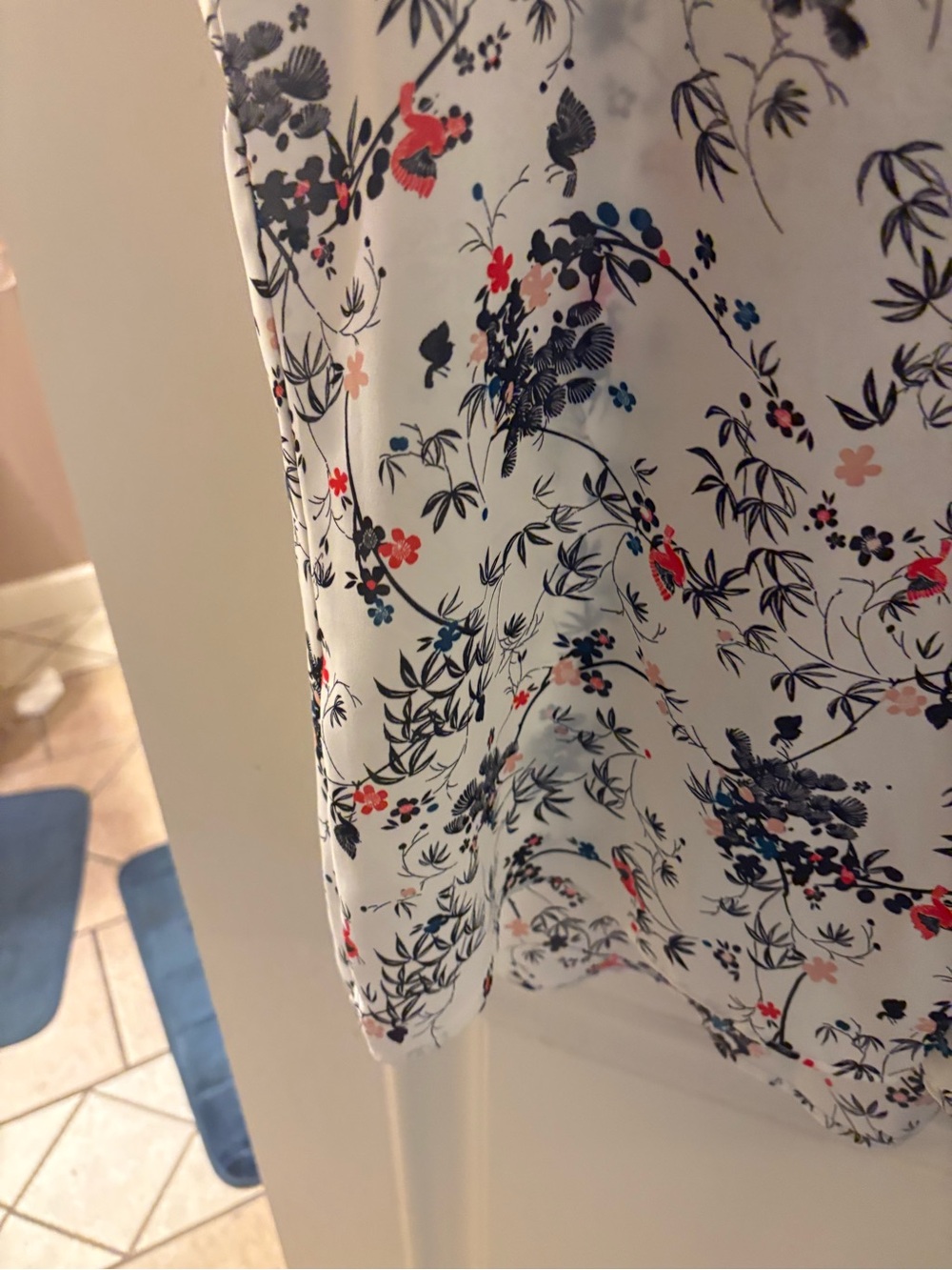 Laundry by Shelli Segal White Floral Sleeveless V-Neck Blouse - Picture 10 of 16